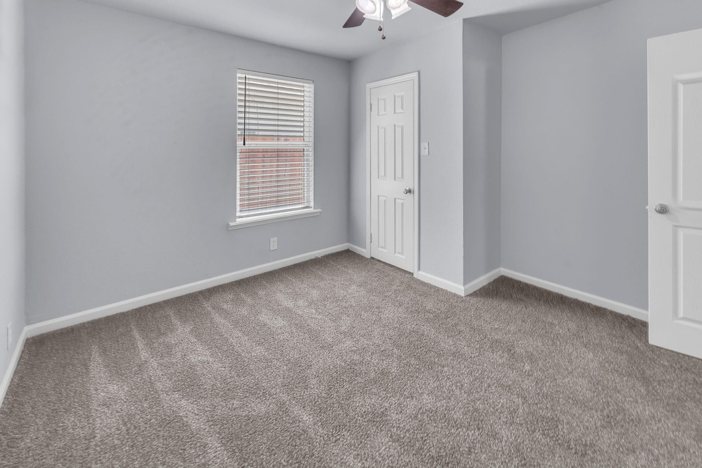 2933 S Hills Avenue - Photo 15