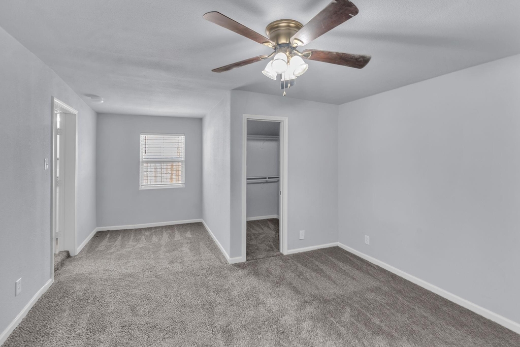 2933 S Hills Avenue - Photo 8