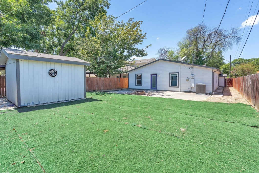 2933 S Hills Avenue - Photo 18