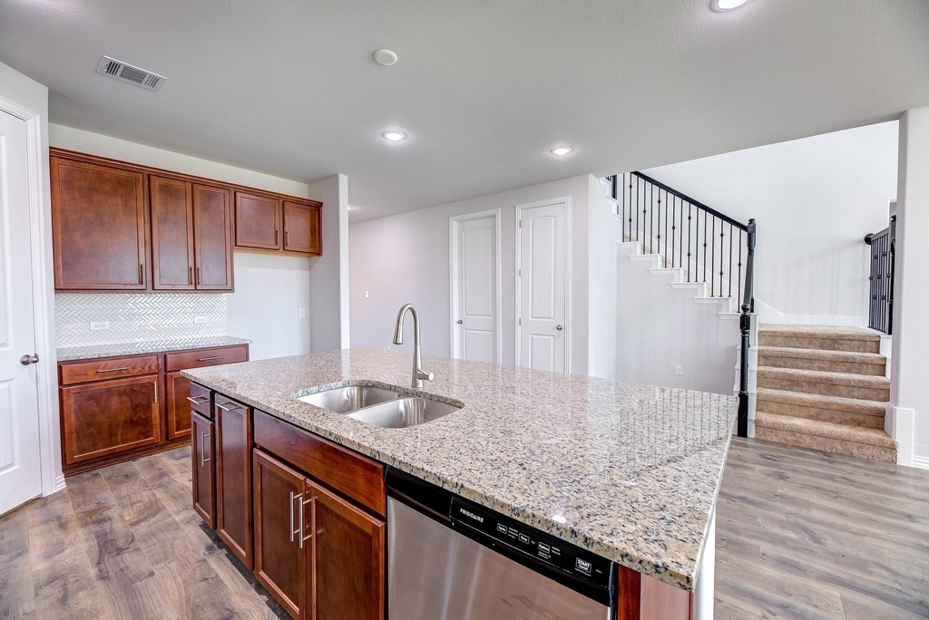 1012 Rosebay Drive - Photo 11