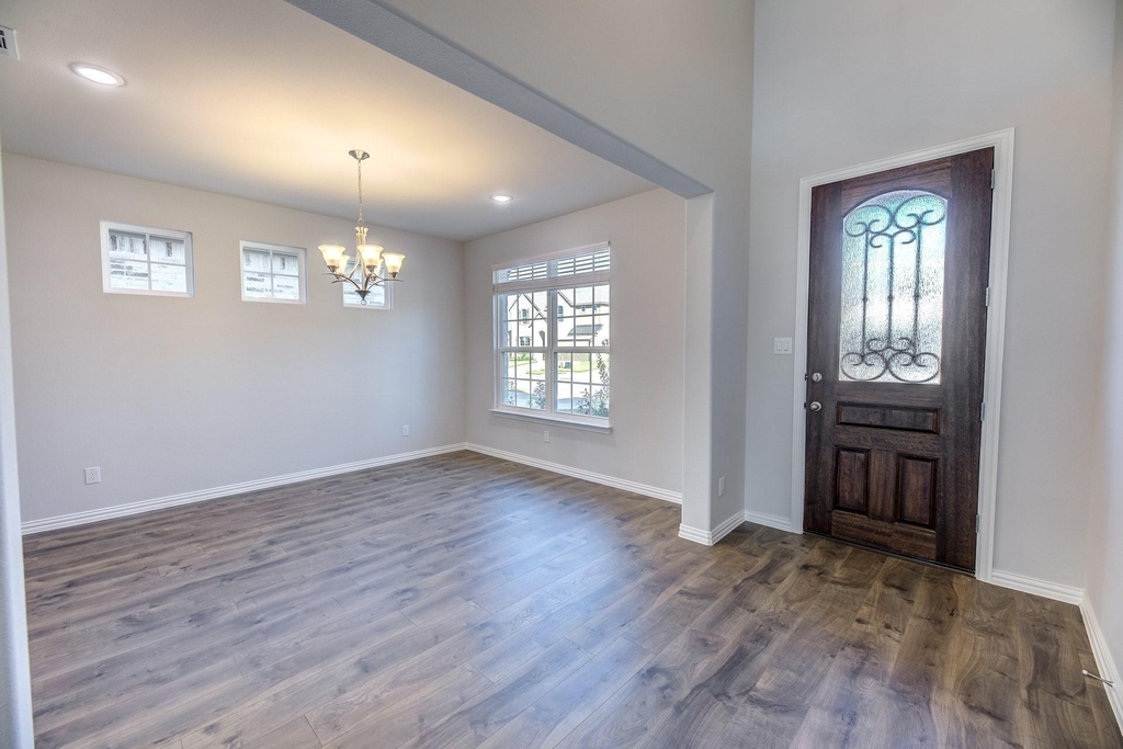 1012 Rosebay Drive - Photo 3
