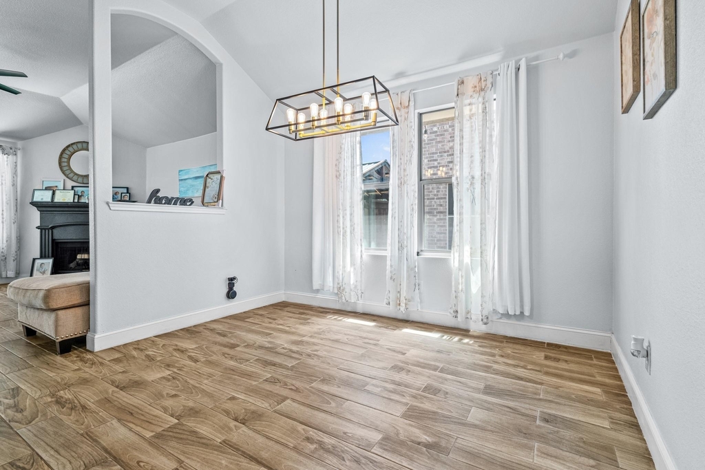 5540 Crestwood Drive - Photo 5