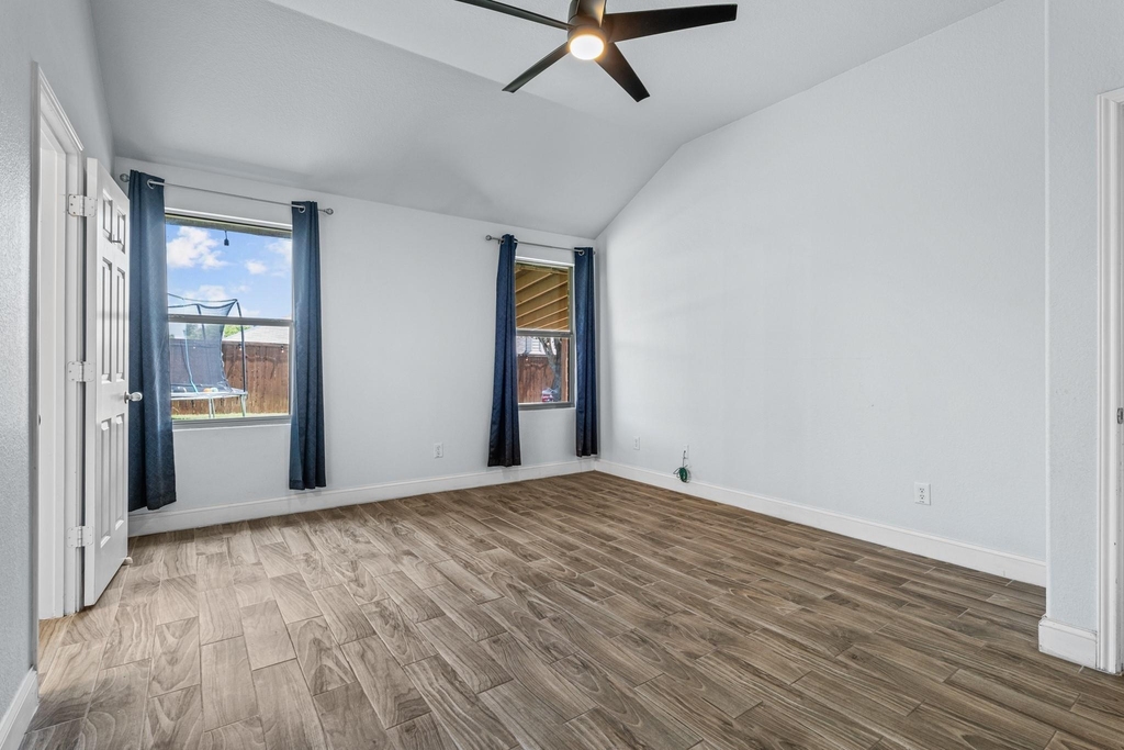 5540 Crestwood Drive - Photo 8