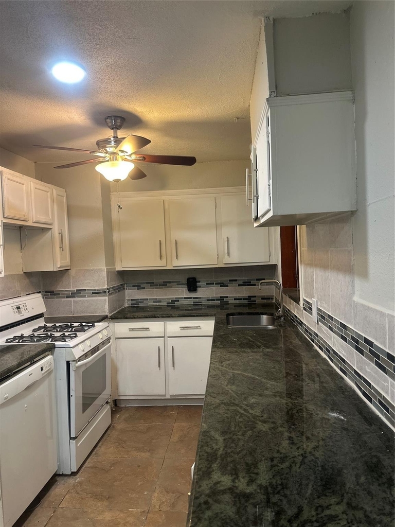 12125 Bellafonte Drive - Photo 16