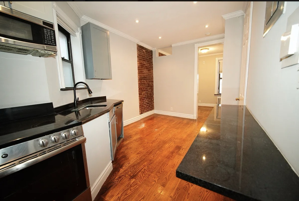 219 East 23rd Street - Photo 2