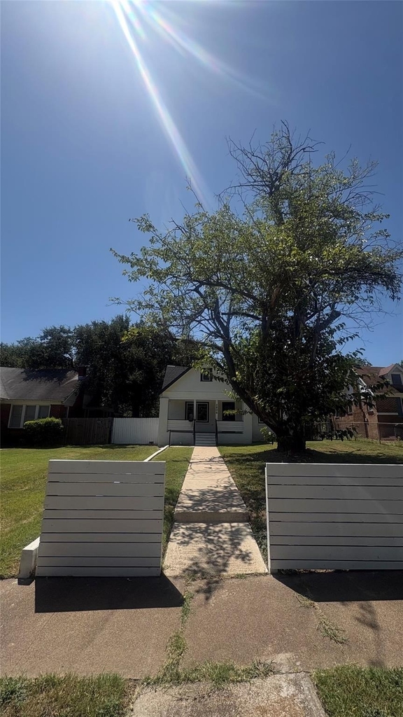 2806 Windsor Avenue - Photo 0