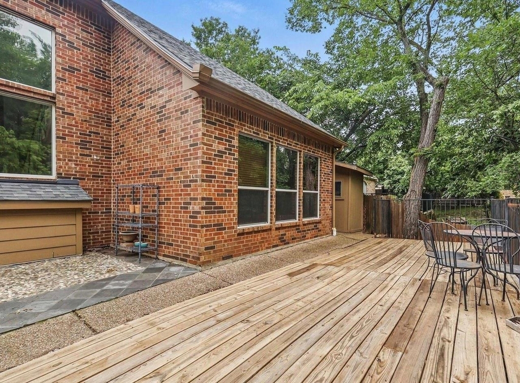 3228 Kent Drive - Photo 2