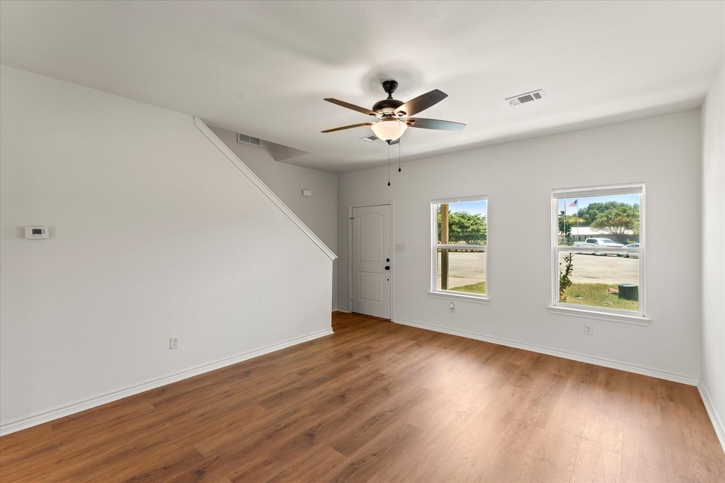 210 Lasso Circle - Photo 6