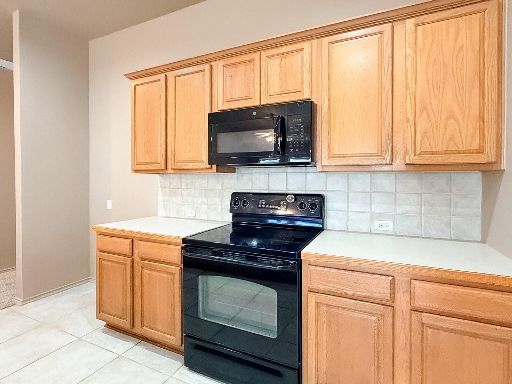 633 Canoe Way - Photo 11