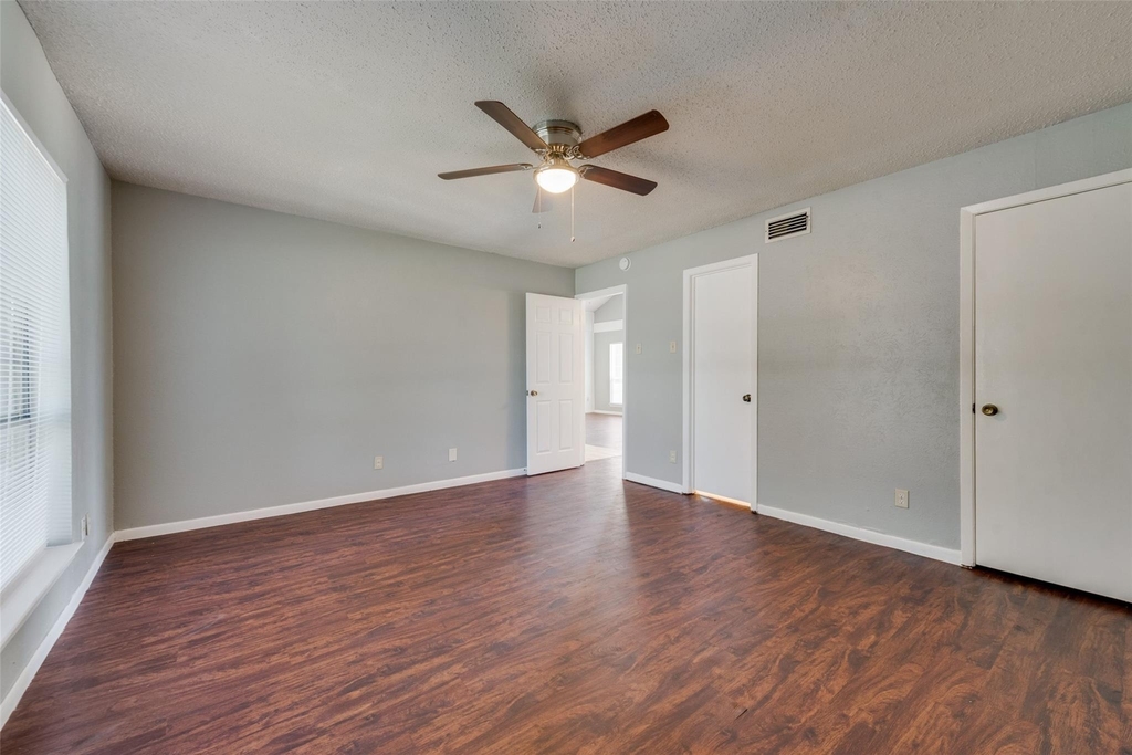 209 N Saint Johns Drive - Photo 17