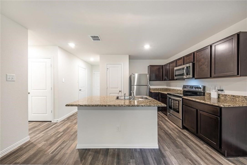 1005 Dawson Street - Photo 3
