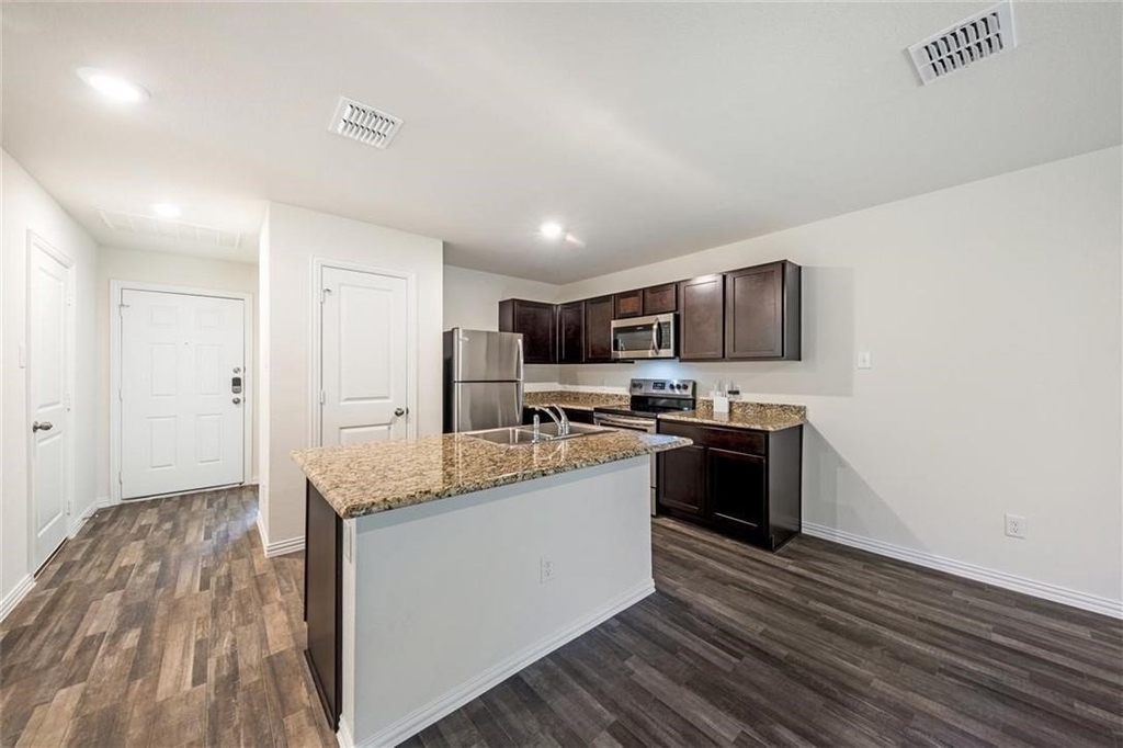 1005 Dawson Street - Photo 2