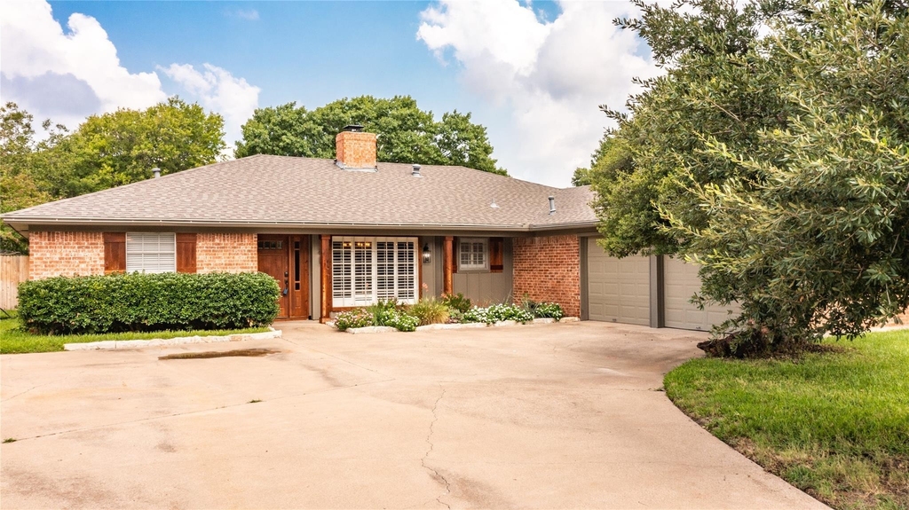 8921 Crosswind Drive - Photo 4