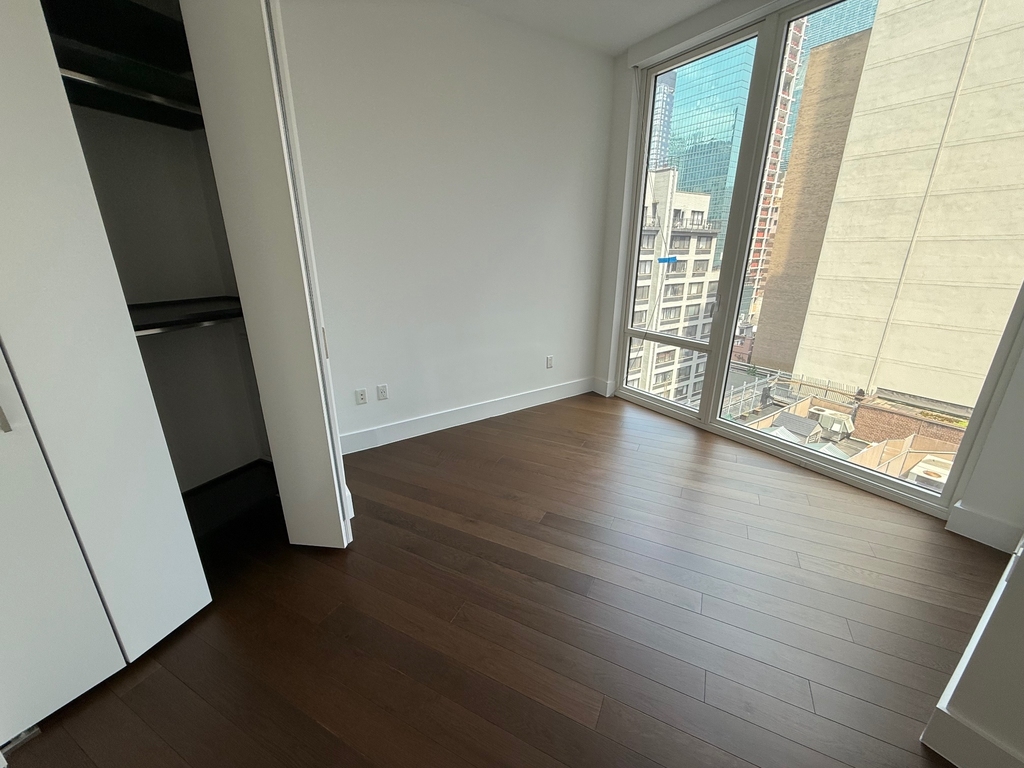 222 East 44th Street - Photo 3