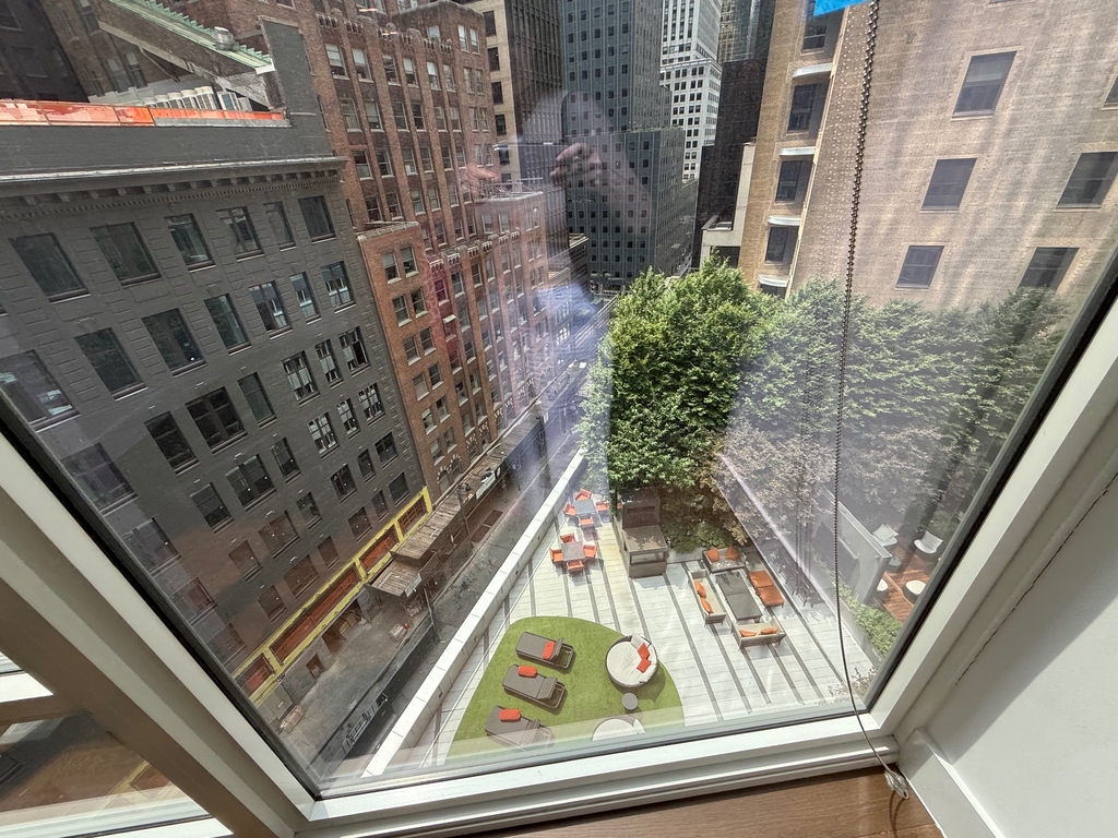 222 East 44th Street - Photo 7