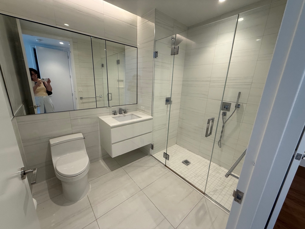 222 East 44th Street - Photo 5