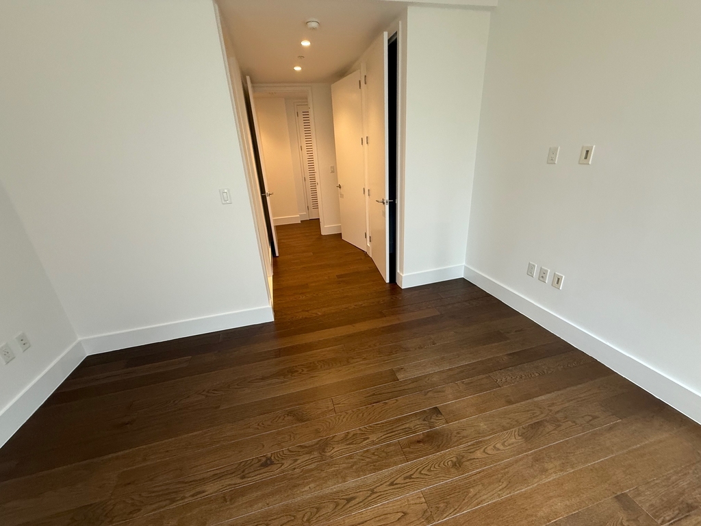 222 East 44th Street - Photo 10