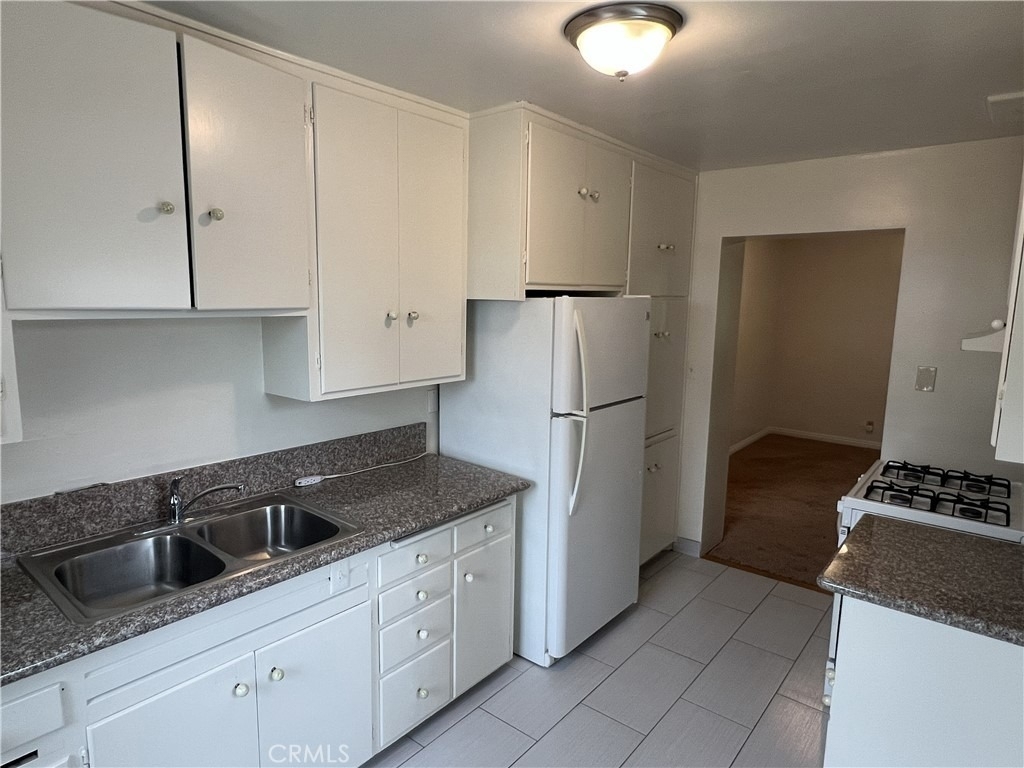500 N Los Robles Avenue - Photo 5