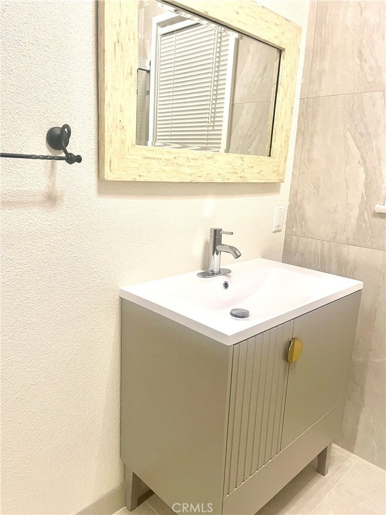 5758 Vineland Avenue - Photo 6