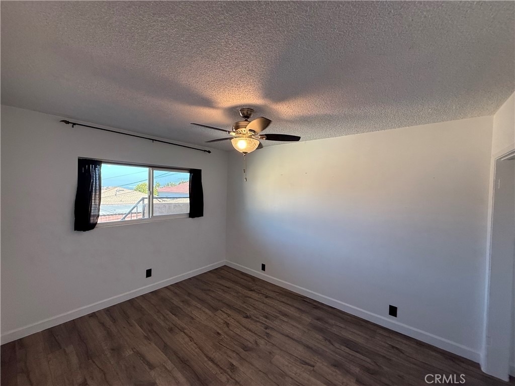 1023 W 19th Street - Photo 15