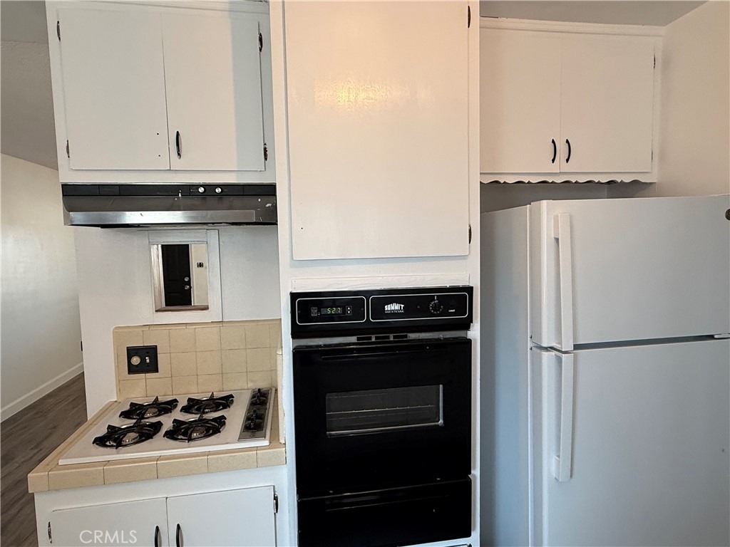 1023 W 19th Street - Photo 4