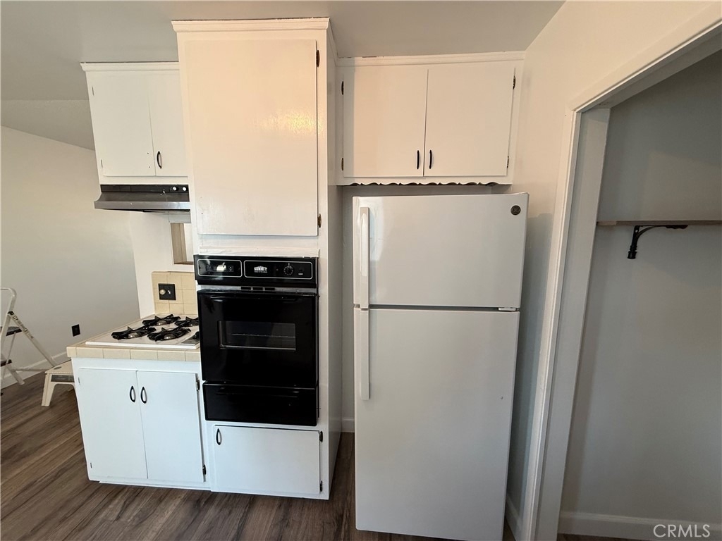 1023 W 19th Street - Photo 8