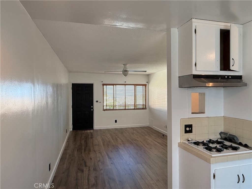 1023 W 19th Street - Photo 3