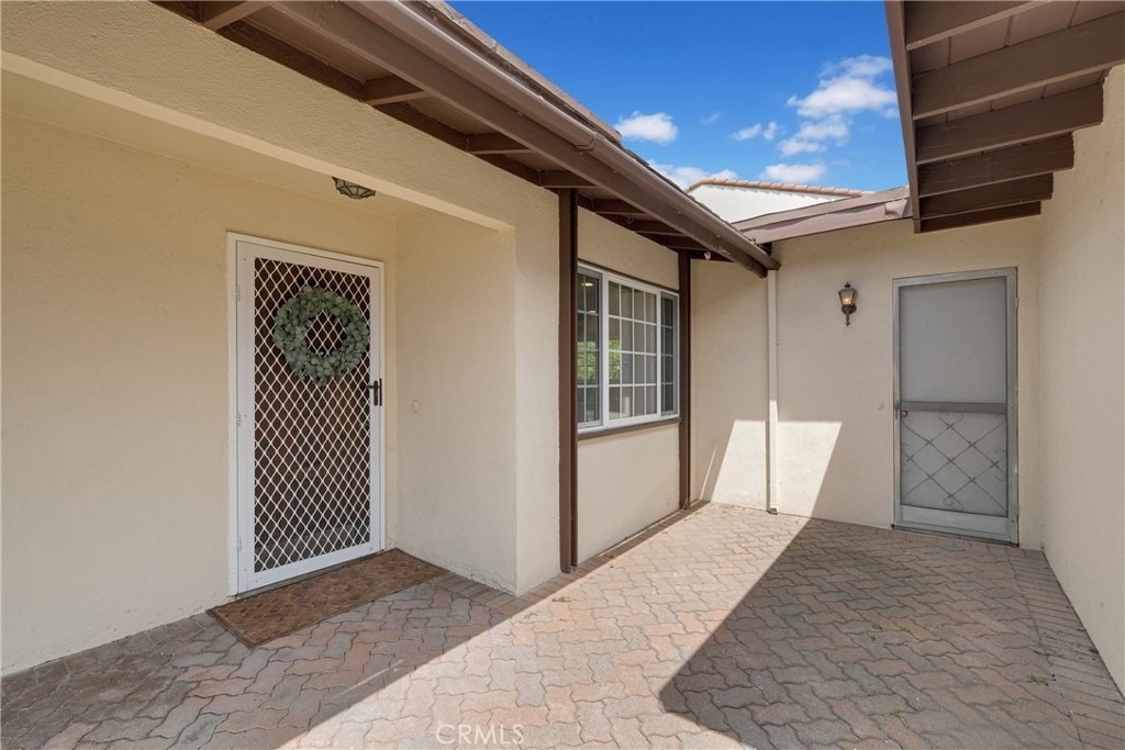 6551 Abbottswood Drive - Photo 2