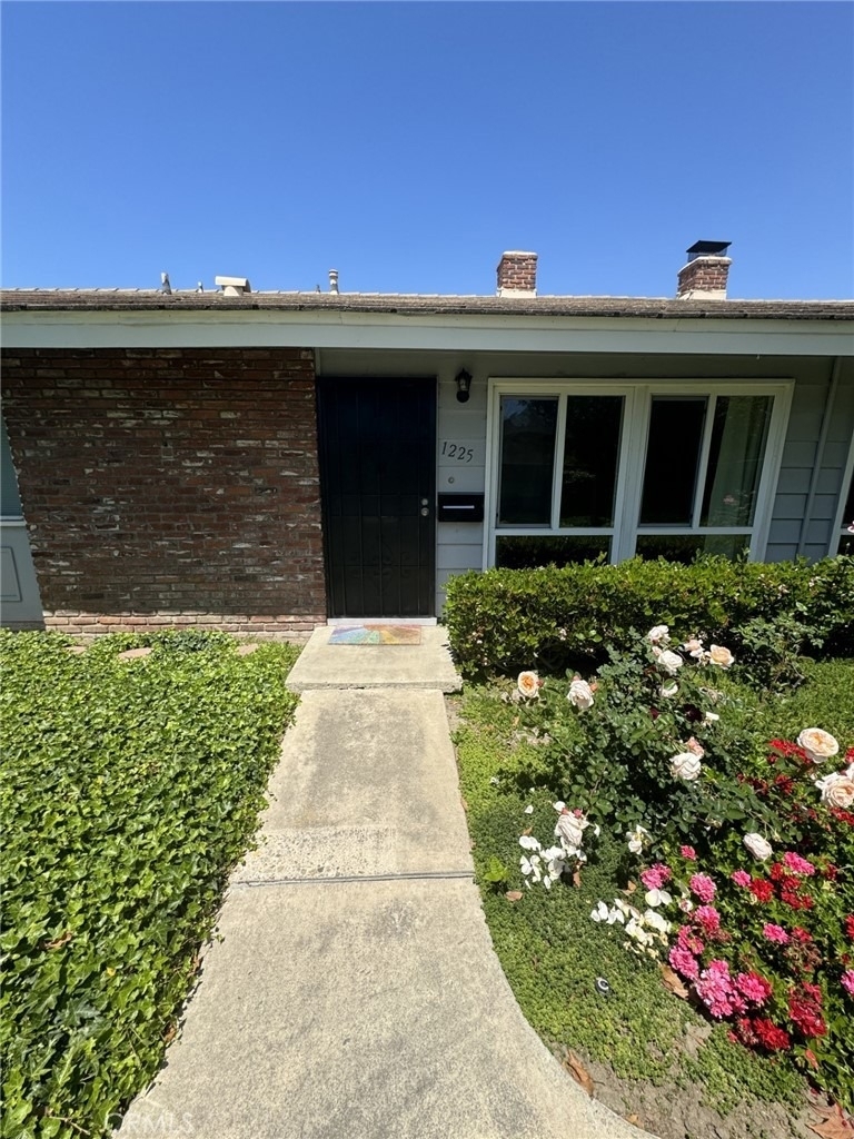 1225 E 1st - Photo 2
