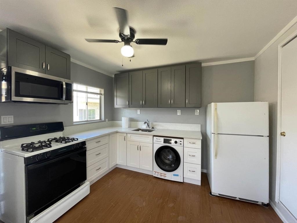 148 W Hall Avenue - Photo 0