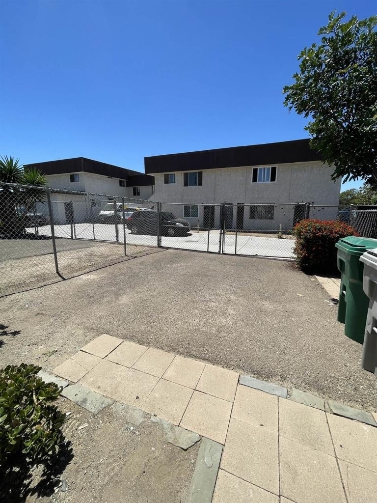 148 W Hall Avenue - Photo 5