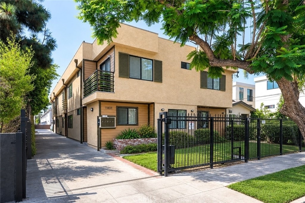 11808 Hamlin Street - Photo 2
