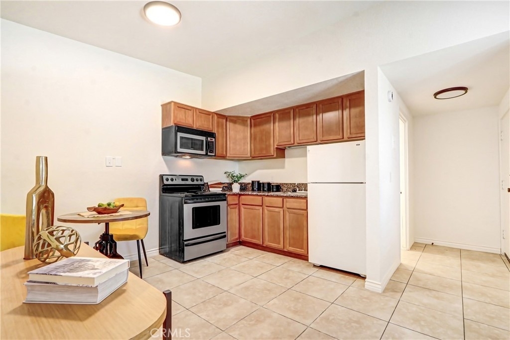 1706 Sessums Drive - Photo 3