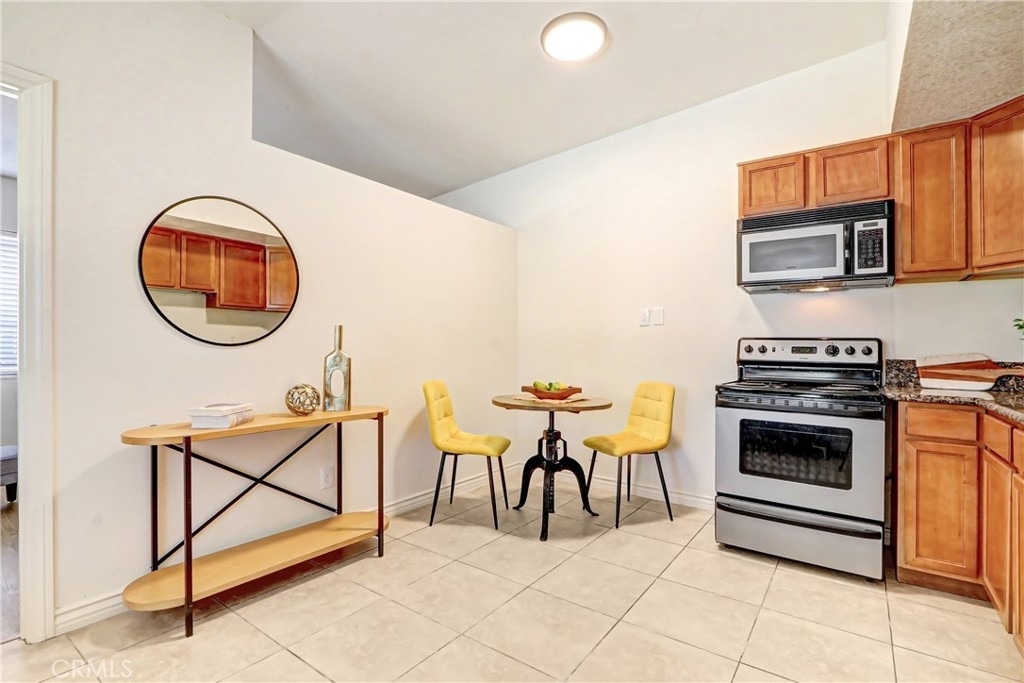1706 Sessums Drive - Photo 2