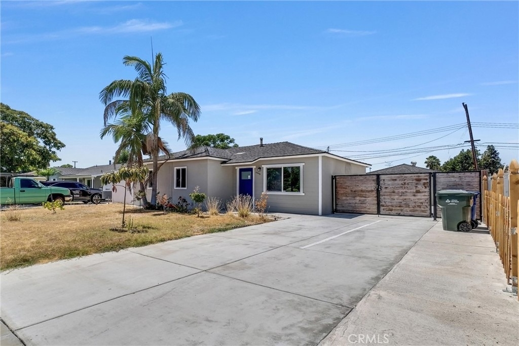 5505 N Traymore - Photo 1
