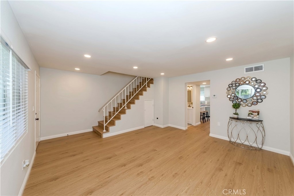 918 Huntington Dr - Photo 3