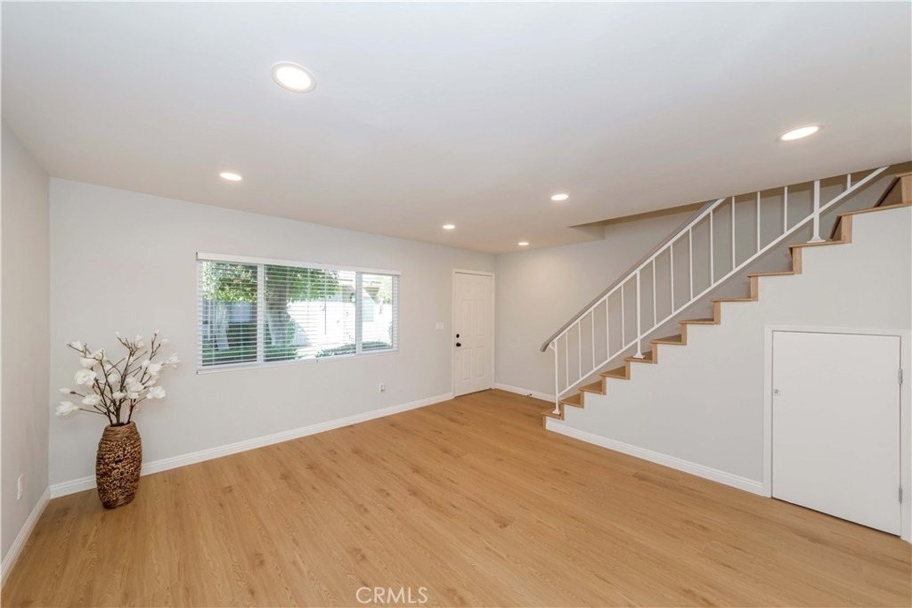 918 Huntington Dr - Photo 2