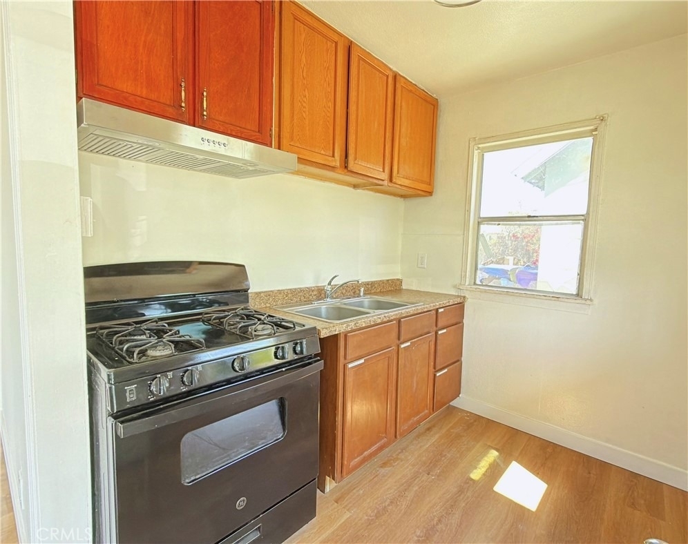 359 Drake - Photo 0