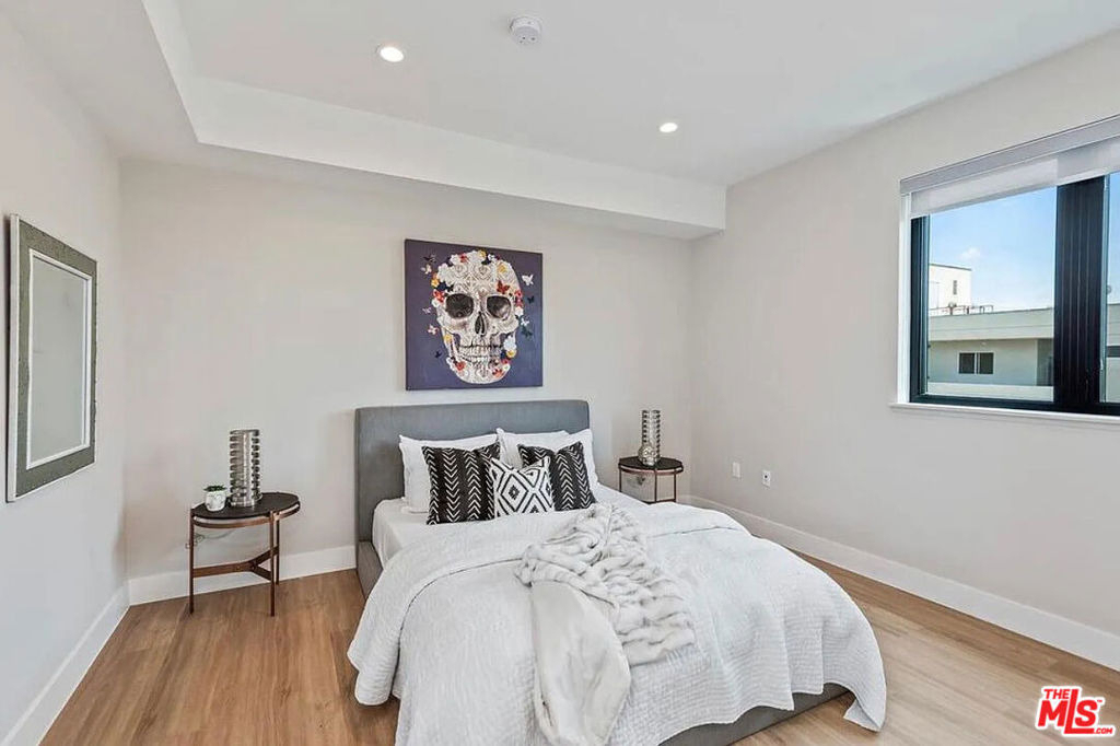 1906 Overland Avenue - Photo 5
