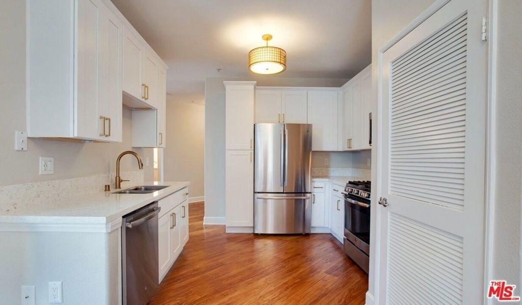 348 S Hauser Boulevard - Photo 2