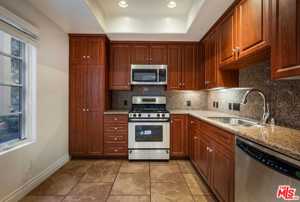 851 N San Vicente Boulevard - Photo 9