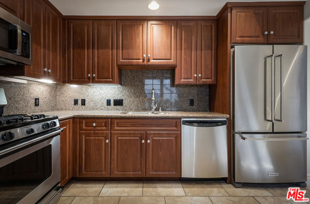 851 N San Vicente Boulevard - Photo 10