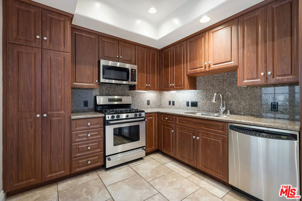851 N San Vicente Boulevard - Photo 11