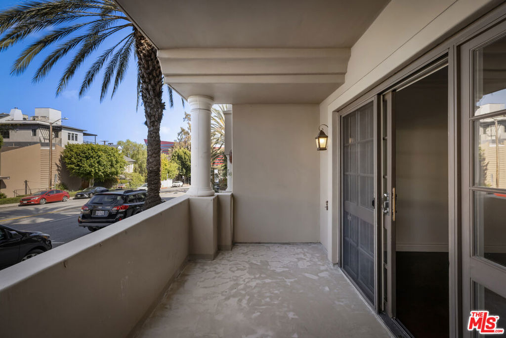 851 N San Vicente Boulevard - Photo 0