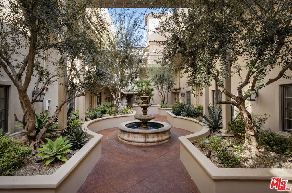 851 N San Vicente Boulevard - Photo 23