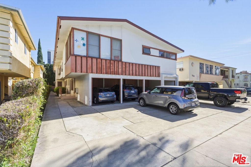 1058 Wooster - Photo 2