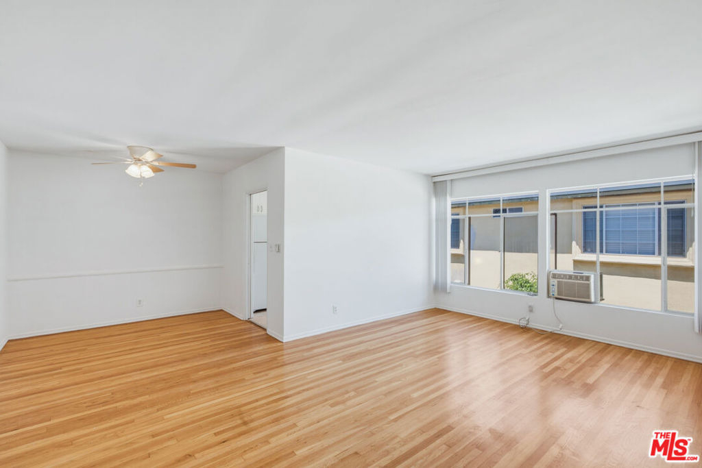 1058 Wooster - Photo 3
