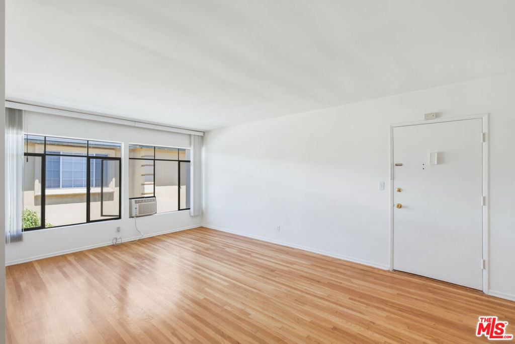 1058 Wooster - Photo 7