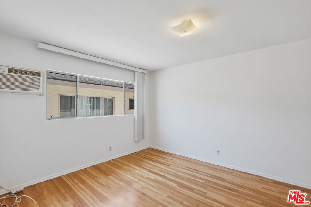 1058 Wooster - Photo 11