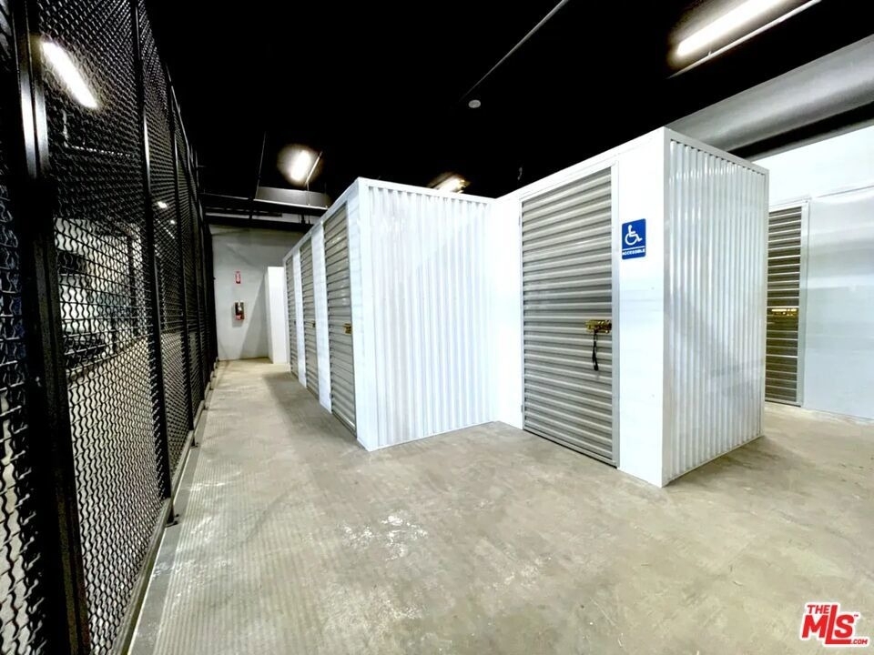 105 S Fairfax Avenue - Photo 16